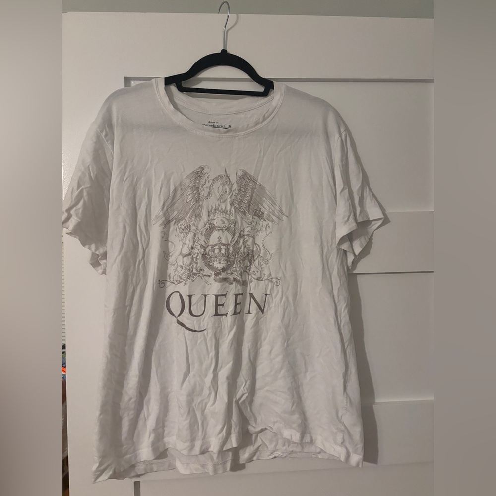 Abercrombie & Fitch Queen Graphic Tee